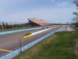 Steve heading down the front straight.JPG (1660901 bytes)