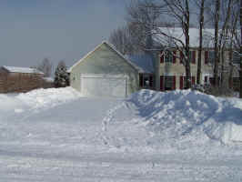The plow piles along the driveway are getting high!.JPG (418732 bytes)